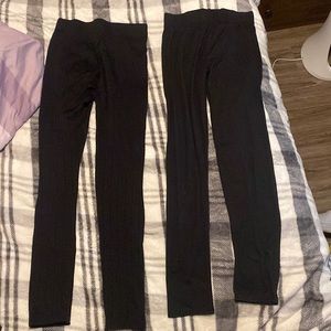 2 black leggings